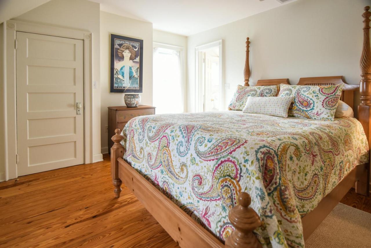 Love Lane Bed & Breakfast Уэйнсвилл Экстерьер фото