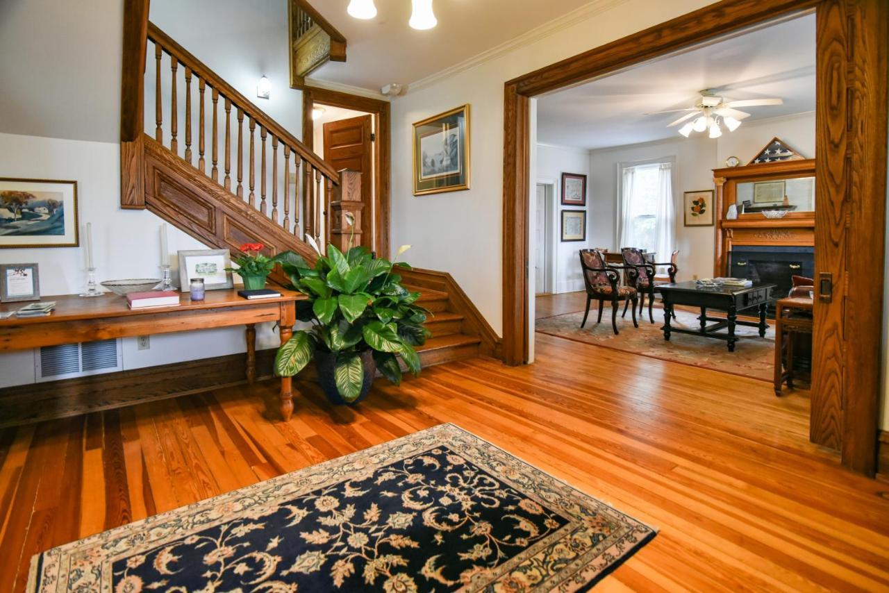 Love Lane Bed & Breakfast Уэйнсвилл Экстерьер фото