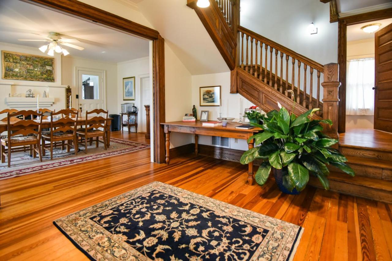 Love Lane Bed & Breakfast Уэйнсвилл Экстерьер фото