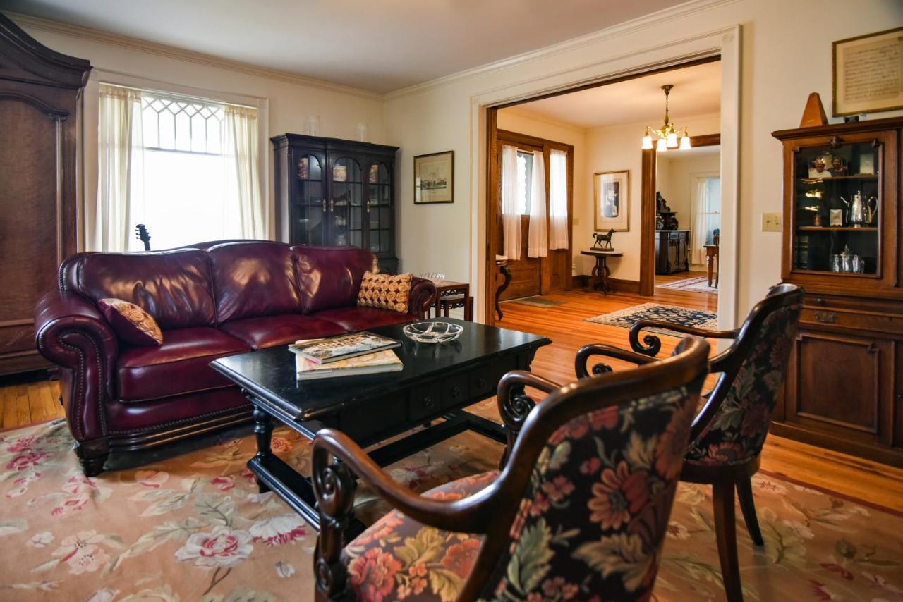 Love Lane Bed & Breakfast Уэйнсвилл Экстерьер фото