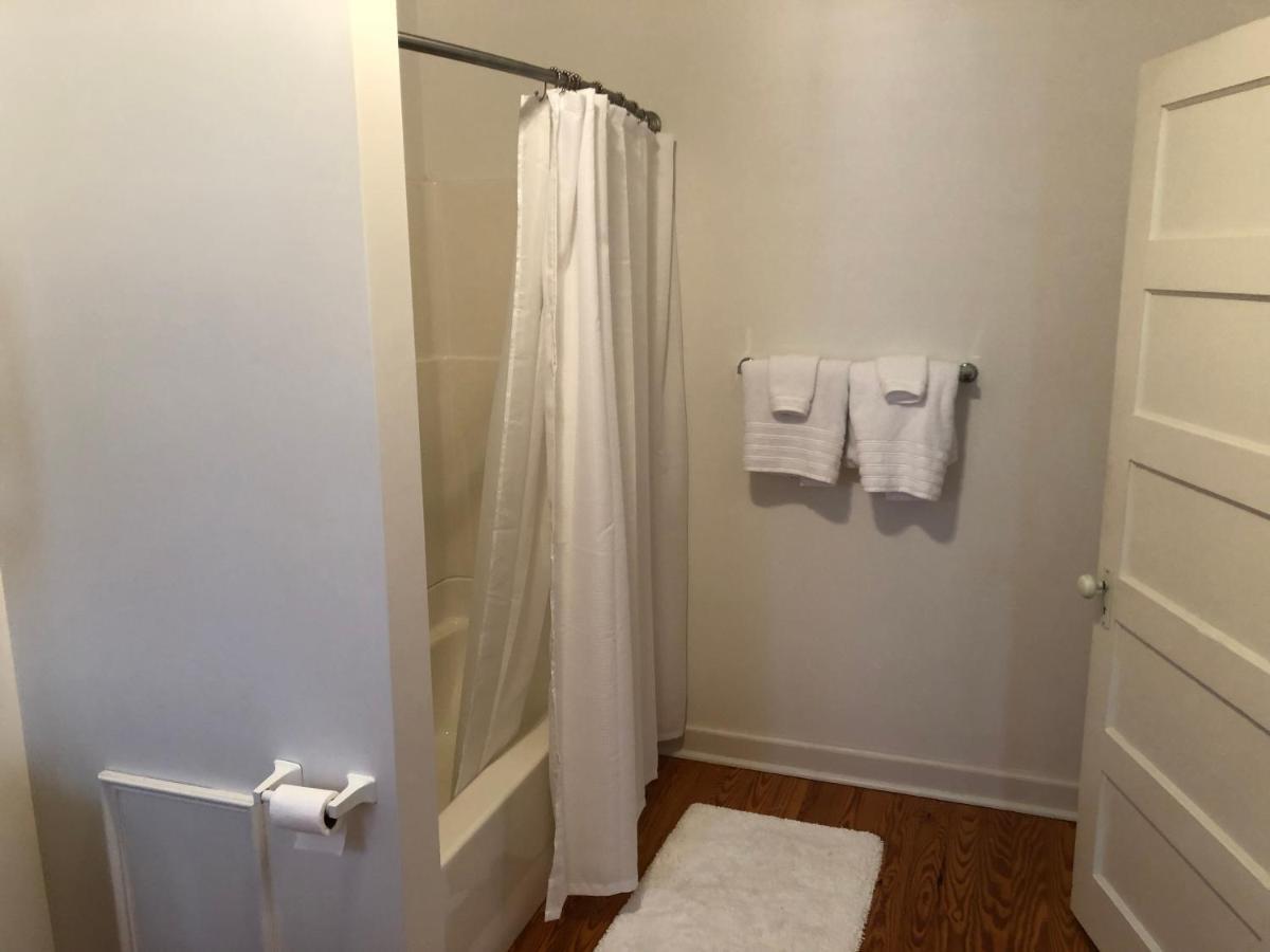 Love Lane Bed & Breakfast Уэйнсвилл Экстерьер фото